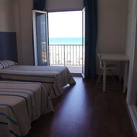 Blue Hotel *